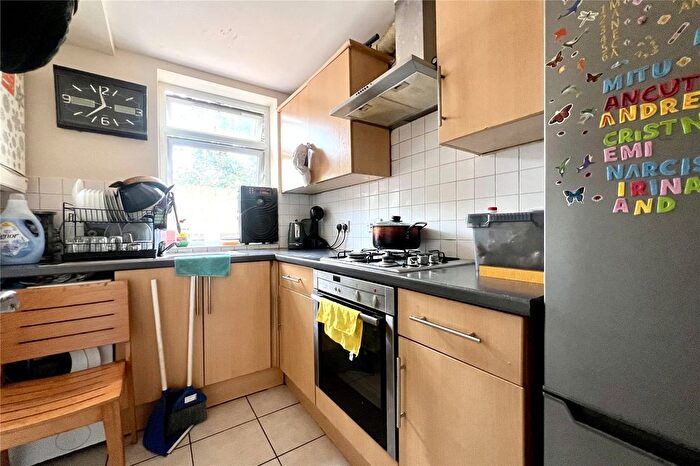 2 Bedroom Flat For Sale In High Street, Aldershot, Hampshire, GU12