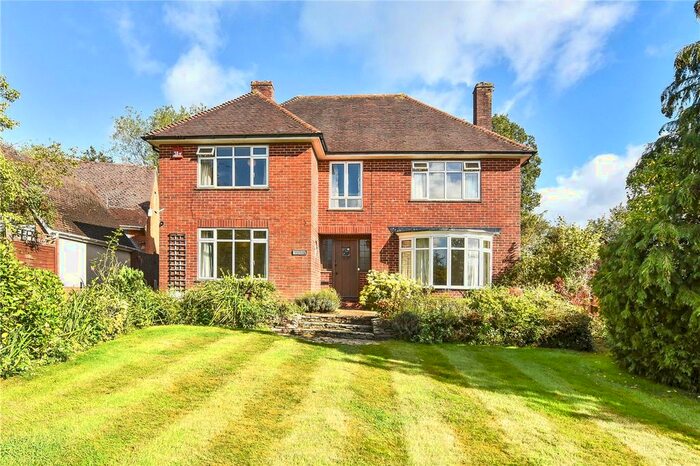 3 Bedroom Detached House To Rent In Woodbury Avenue, Petersfield, Hampshire, GU32