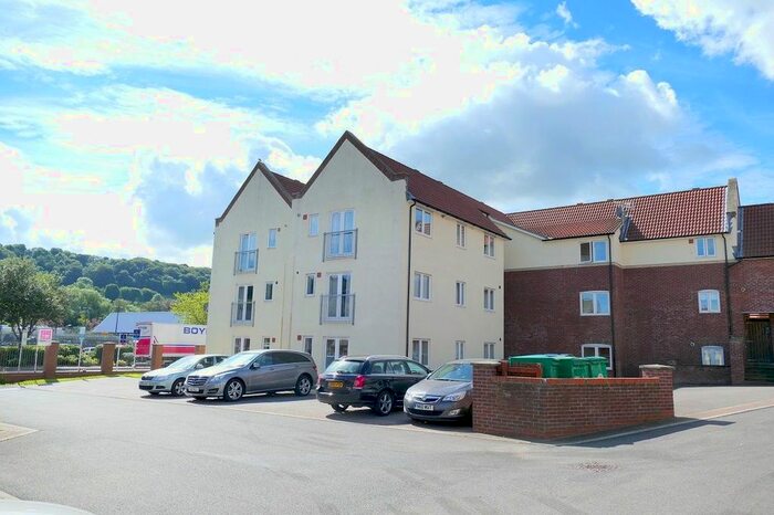 2 Bedroom Flat To Rent In Ingle Close, Scarborough, YO12
