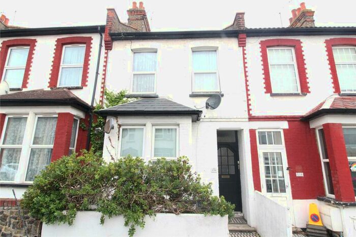 1 Bedroom Apartment To Rent In Tintern Avenue, Westcliff-on-Sea, Essex, SS0