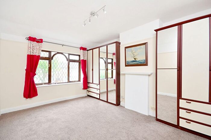 3 Bedroom Houseboat For Sale In Wyresdale Crescent, Perivale, Greenford, UB6