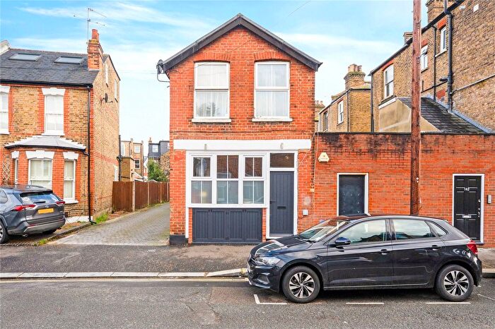 1 Bedroom Detached House For Sale In Laurel Avenue, Twickenham, Middlesex, TW1