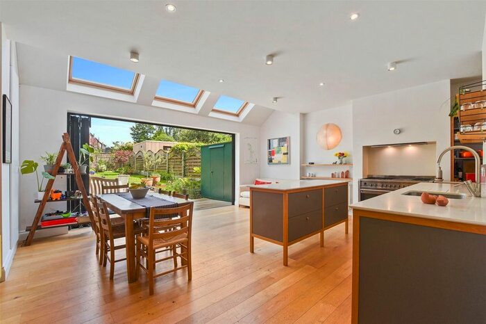 4 Bedroom Detached House To Rent In Middle Lane, Hornsey, N8