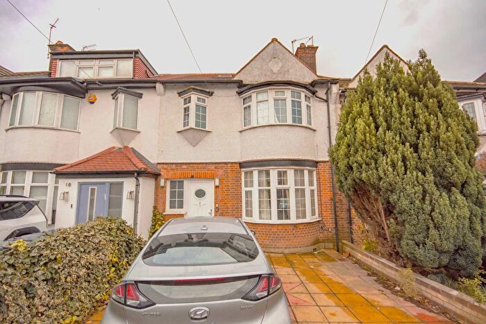 4 Bedroom Terraced House To Rent In Golders Rise, London, NW4