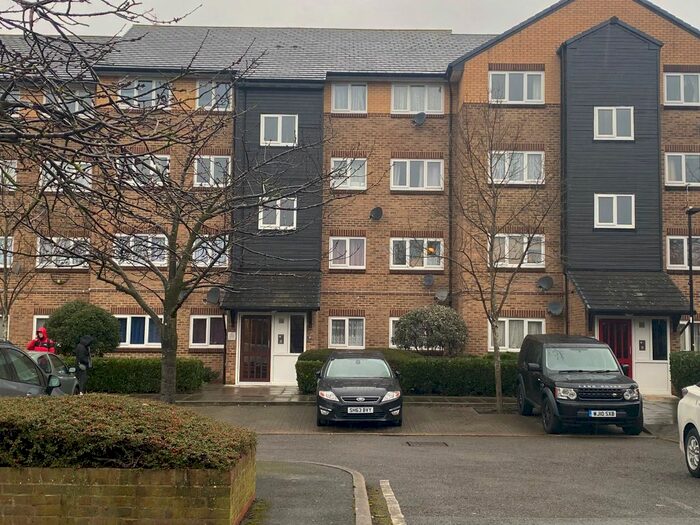 2 Bedroom Flat To Rent In Cubitt Square, Southall, UB2
