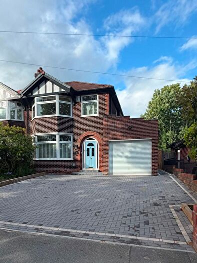 3 Bedroom Semi-Detached House For Sale In Broadway, Worsley, M28