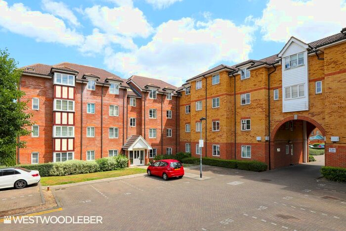 2 Bedroom Flat To Rent In Yukon Road, Broxbourne, EN10