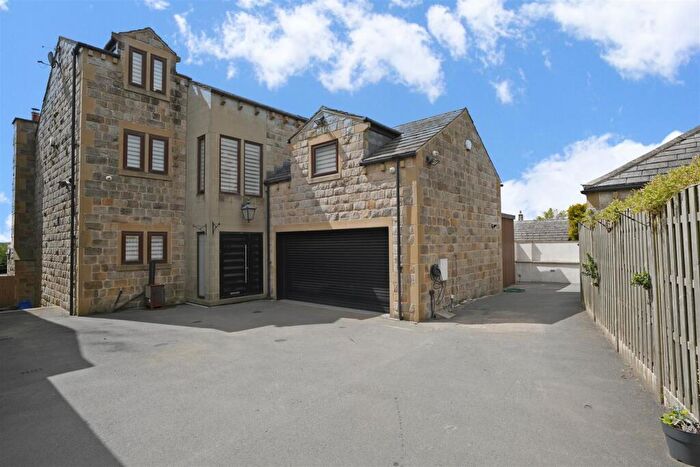 6 Bedroom Detached House For Sale In Stanage Lane, Halifax, HX3