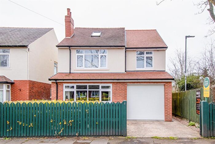 4 Bedroom Detached House For Sale In Eden Avenue, Wakefield, WF2
