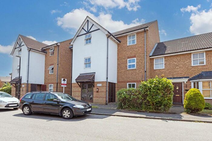 1 Bedroom Flat For Sale In Maplin Park, Langley, SL3