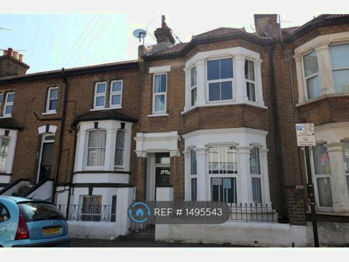 3 Bedroom End Of Terrace House To Rent In Queens Road, Southend-On-Sea, SS1