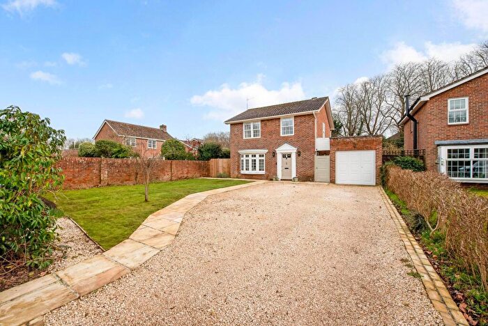 4 Bedroom Property For Sale In Stavely Gardens, Chichester, PO19