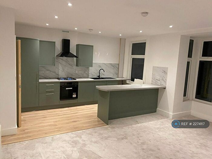 3 Bedroom Flat To Rent In Reads Avenue, Blackpool, FY1