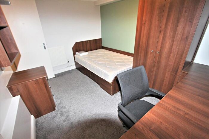 6 Bedroom House To Rent In Stanmore Crescent, Leeds, LS4
