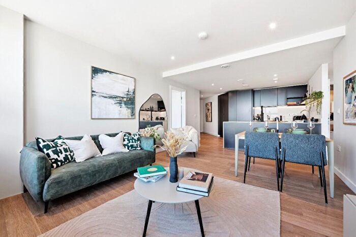 2 Bedroom Apartment To Rent In The Octagon - Great Charles Street Queensway, Birmingham, B3