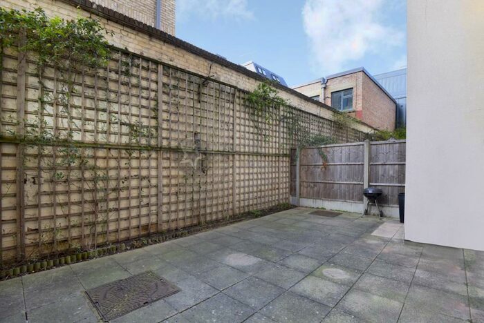 2 Bedroom Flat To Rent In Shore Road, London Fields, E9