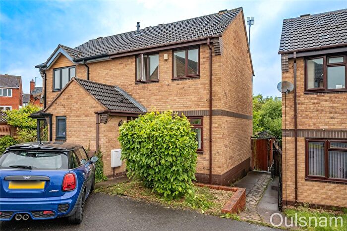 2 Bedroom Detached House For Sale In Swaledale Close, Bromsgrove, Worcestershire, B60