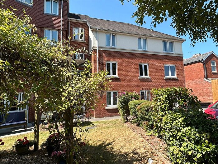 2 Bedroom Flat For Sale In Victoria Avenue, Chard, Somerset, TA20