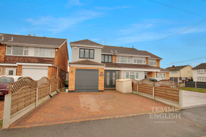3 Bedroom Semi-Detached House To Rent In Ozonia Avenue, Wickford, Essex, SS12