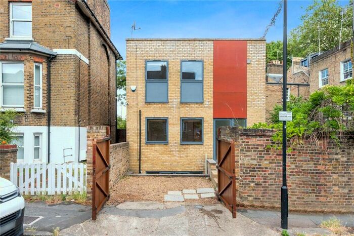 5 Bedroom Detached House To Rent In Brookfield Road, London, E9