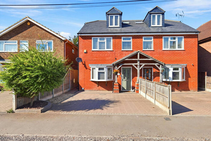 3 Bedroom Semi-Detached House For Sale In Windermere Avenue, Hockley, SS5