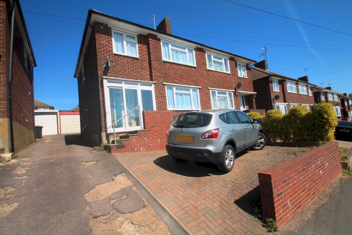 3 Bedroom Semi-Detached House To Rent In Grampian Way, Luton, LU3