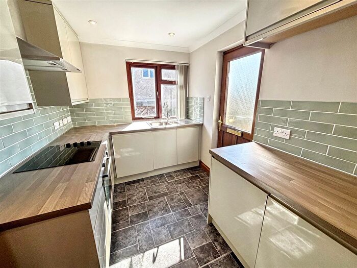 2 Bedroom Flat To Rent In Passage Hill, Mylor, Falmouth, TR11