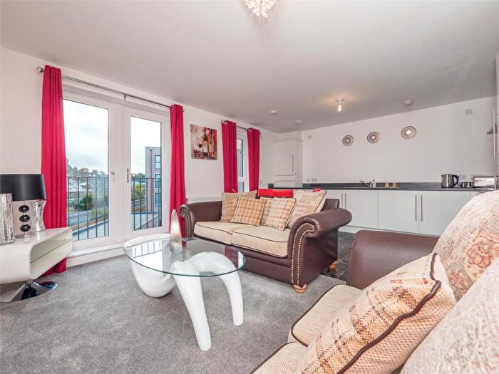 2 Bedroom Flat To Rent In Stanley Place, Edinburgh, EH7