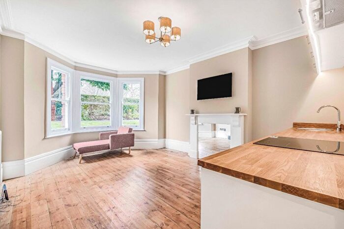 3 Bedroom Property To Rent In Albert Bridge Road, London, SW11