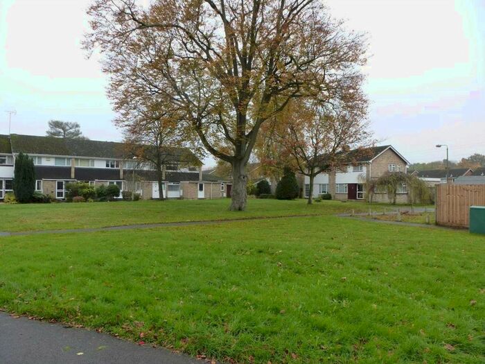 3 Bedroom Property To Rent In Fairwater Drive, Woodley, RG5