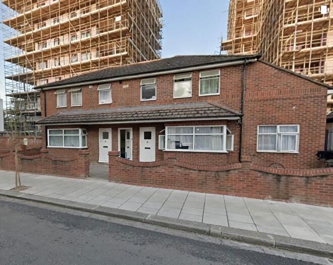 5 Bedroom Property For Sale In Boyd Avenue, Southall, UB1