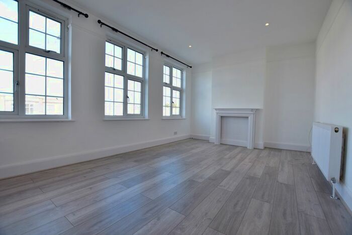 3 Bedroom Maisonette To Rent In Blackfen Parade, Blackfen, DA15