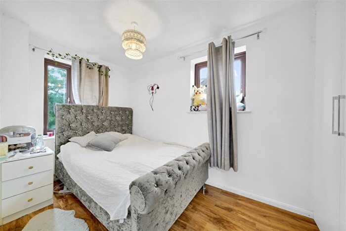 2 Bedroom End Of Terrace House For Sale In Stonechat Square, London, E6