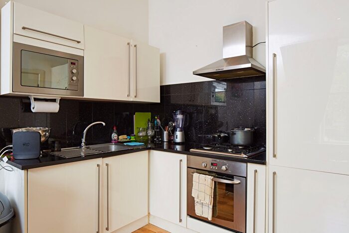 2 Bedroom Flat To Rent In Victoria Road, London, NW6