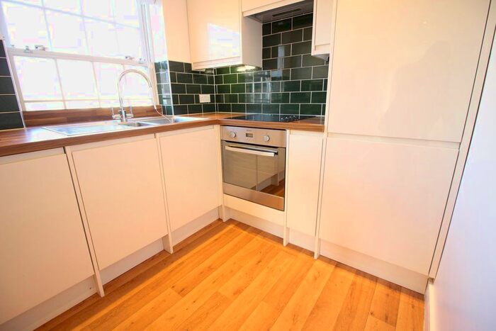 2 Bedroom Flat To Rent In Highfield Road, Bushey WD23