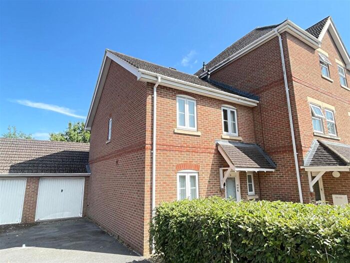 3 Bedroom End Of Terrace House For Sale In Jubilee Close, Salisbury, SP2