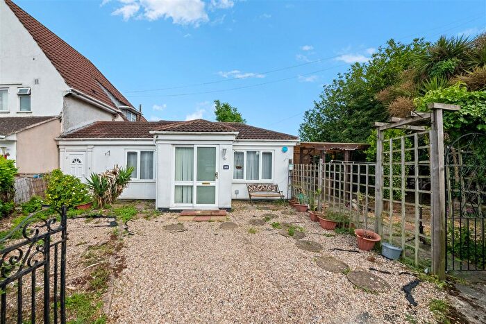 2 Bedroom Semi Detached Bungalow For Sale In East Avenue, Hayes, UB3