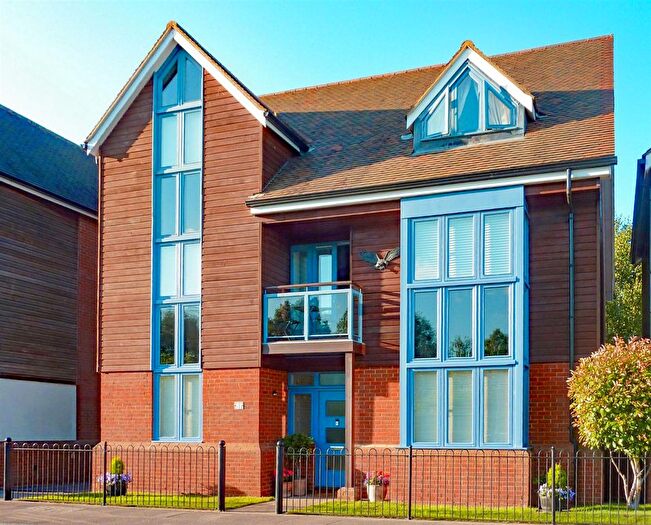 6 Bedroom Detached House For Sale In Kingswear Drive, Broughton, MK10