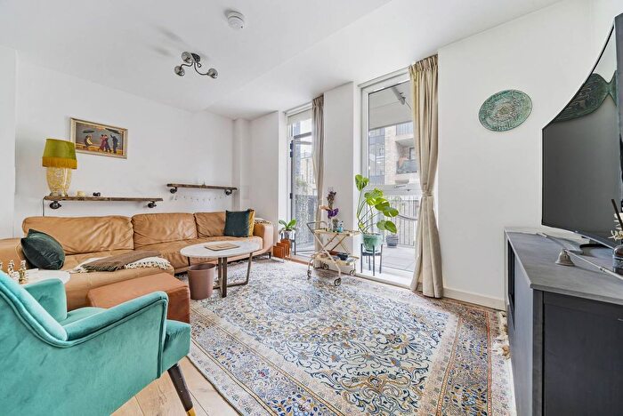2 Bedroom Flat To Rent In Amelia Street, Elephant And Castle, London, SE17