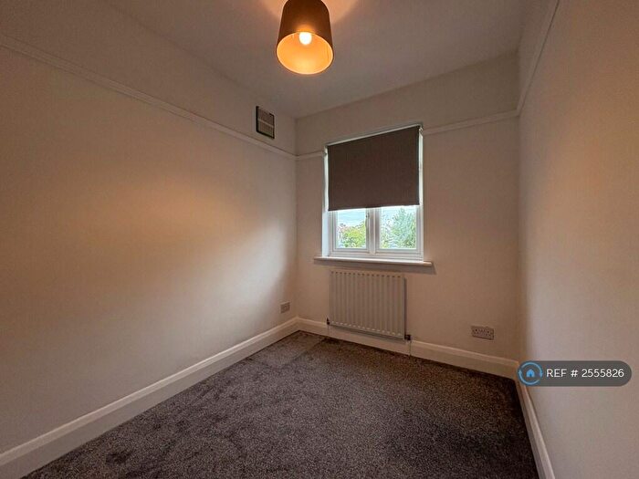 4 Bedroom Semi-Detached House To Rent In Vicars Close, Enfield, EN1