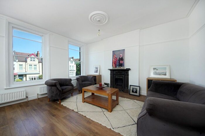 2 Bedroom Flat To Rent In The Park, London, W5