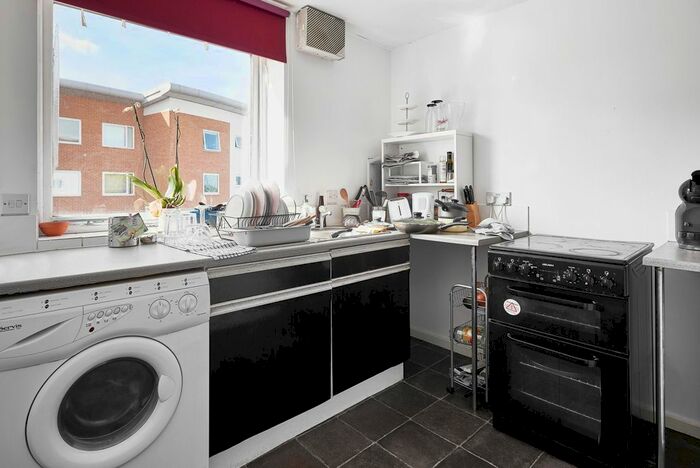 1 Bedroom Flat To Rent In Felixstowe Court, London, E16