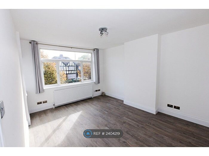 1 Bedroom Flat To Rent In Parkside Way, Harrow, Middlesex, HA2
