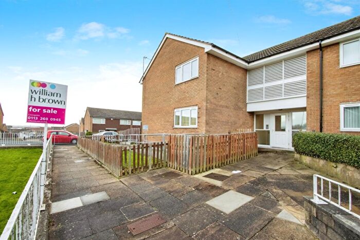 1 Bedroom Flat For Sale In Whinmoor Way, Leeds, LS14