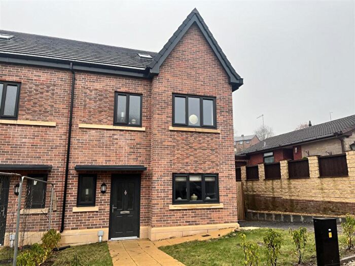 4 Bedroom Semi-Detached House To Rent In Vale Close, Mossley, OL5