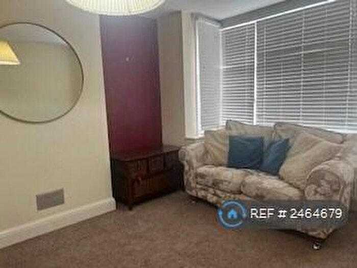 3 Bedroom End Of Terrace House To Rent In Chesford Road, Luton, LU2