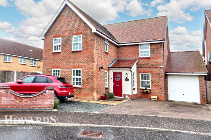 4 Bedroom Detached House For Sale In Carrel Road, Gorleston, NR31