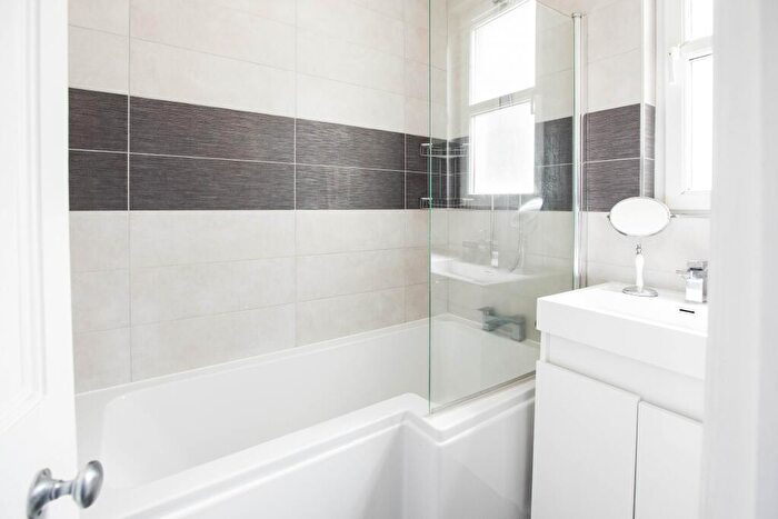 1 Bedroom Apartment To Rent In High Street, Staple Hill, Bristol, BS16