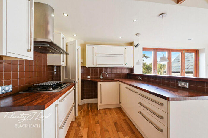 3 Bedroom Apartment To Rent In College Park Close, London, SE13