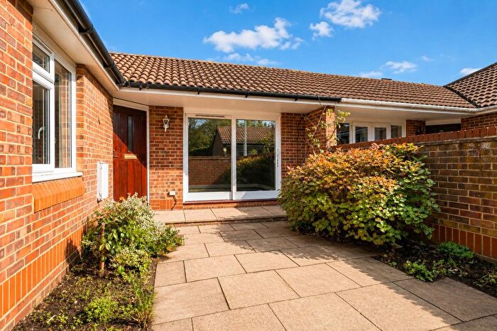 1 Bedroom Bungalow For Sale In Cheviot Close, Harlington, Hayes, UB3